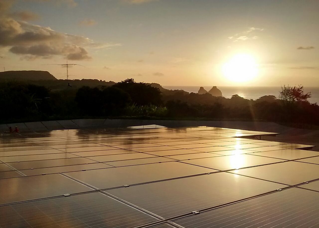 Fernando de Noronha terá primeira usina solar flutuante