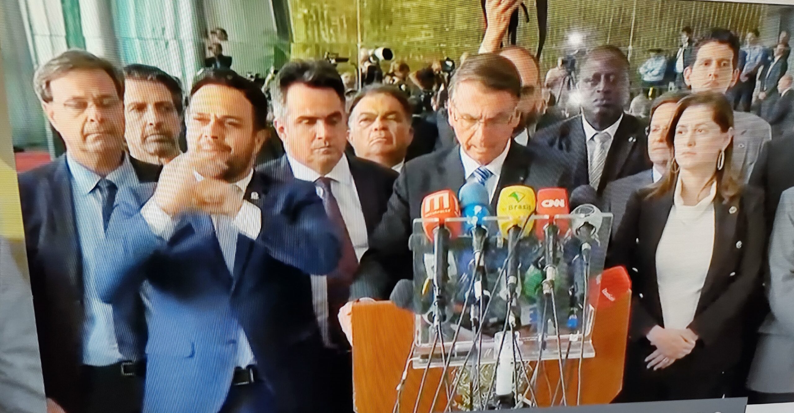 Bolsonaro agradece votos recebidos e autoriza transição