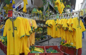 vender-mais-na-copa-do-mundo-camisa-300x192 O efeito da Copa do Mundo na economia brasileira