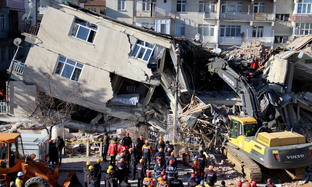 Terremotos deixam milhares de mortos na Turquia e Síria