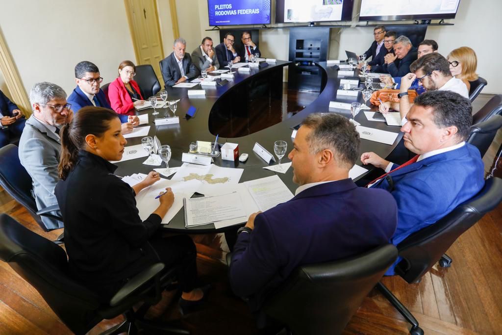 Governo garante incluir trecho da Transnordestina em PE