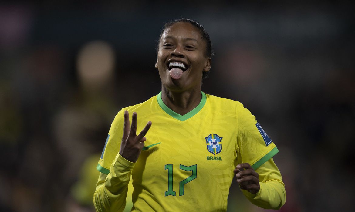 Brasil estreia com goleada na Copa Feminina