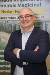 Helio-Mororo-presidente-da-1a-Jornada-Regional-Norte-Nordeste-do-uso-da-Cannabis-sativa-para-uso-medicinal-200x300 Uso Medicinal da Cannabis sativa em debate no Recife