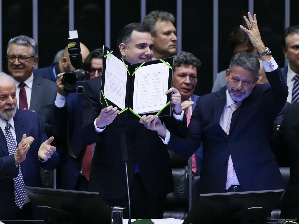 lula7829-7 Reforma Tributária é promulgada no Congresso Nacional